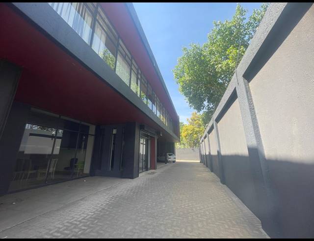 3,965M² INVESTMENT FOR SALE IN HOUGHTON ESTATE